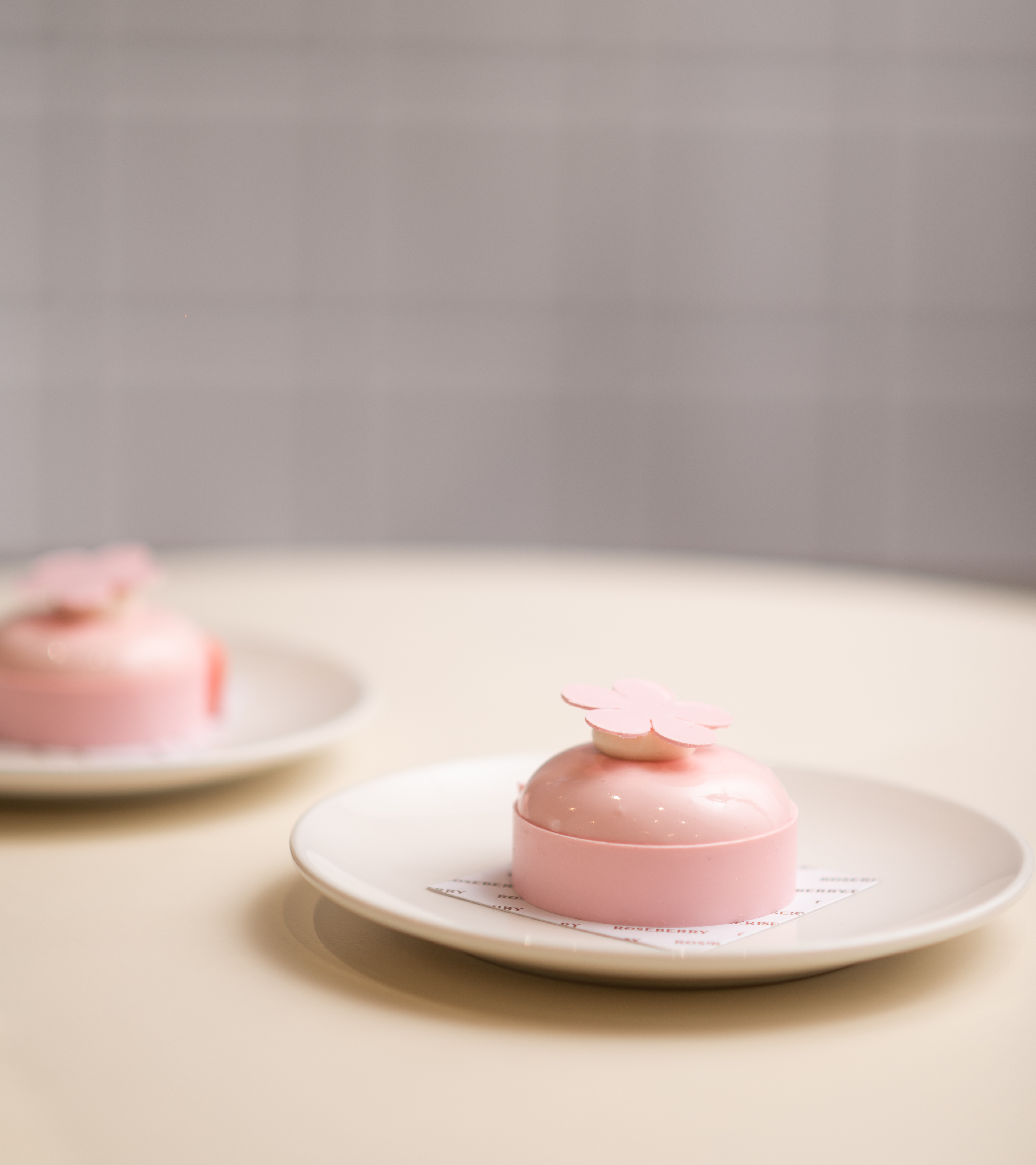 LITCHI RASPBERRY ENTREMET (EGG)